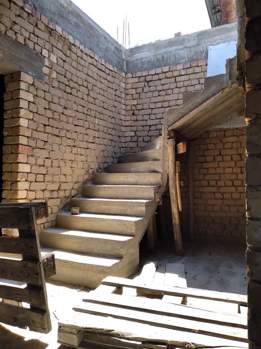 3 sotikli uchaska sotiladi