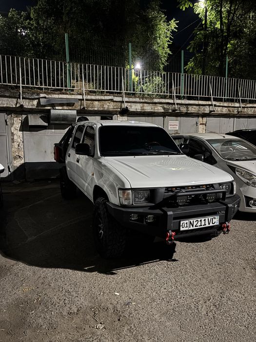 Продам toyota hilux
