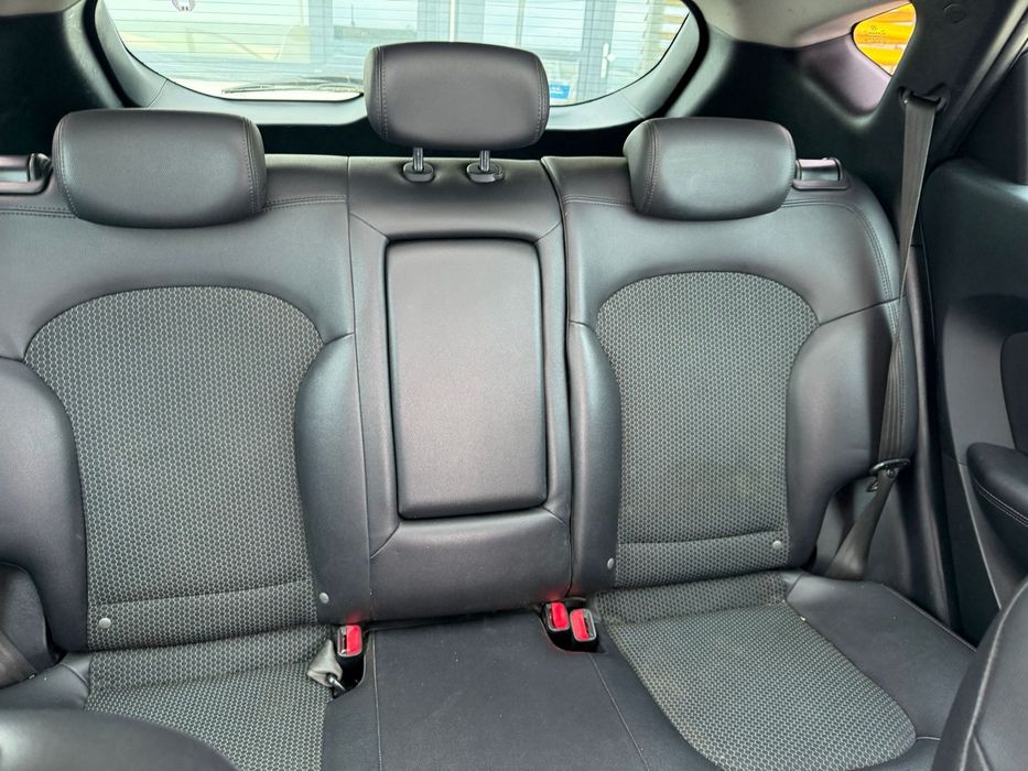 Dezmembrez Hyundai IX35 2010 negru 1.7 crdi D4FD cutie manuala