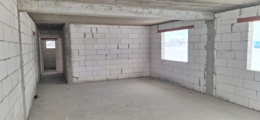 Constructie si teren de vanzare