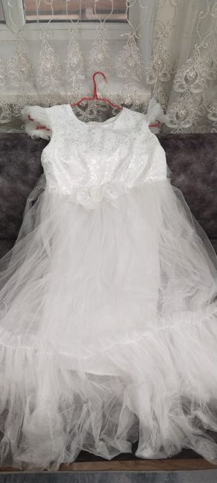 Продам бальные платья в отличном состоянии.