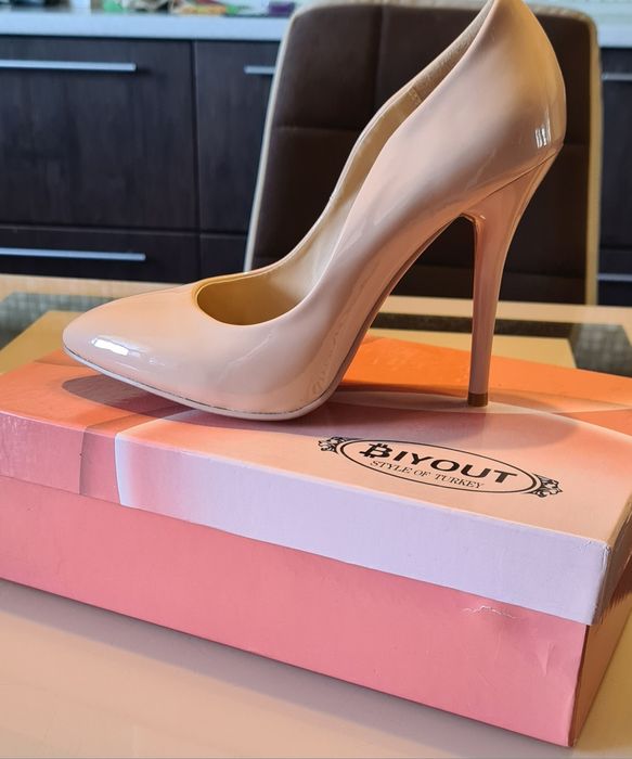 Продам новые красивые туфли