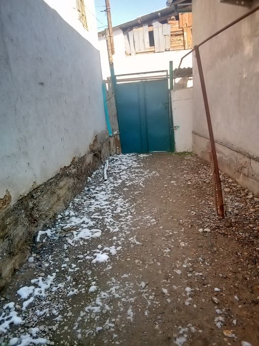 Uy  sotiladi mahallada.Maʼnaviyat mahallasi  Maxtumquli  koʻcha 62 uy