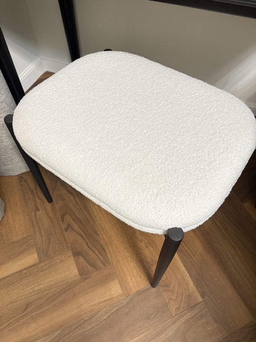 Туалетный столик с зеркалом