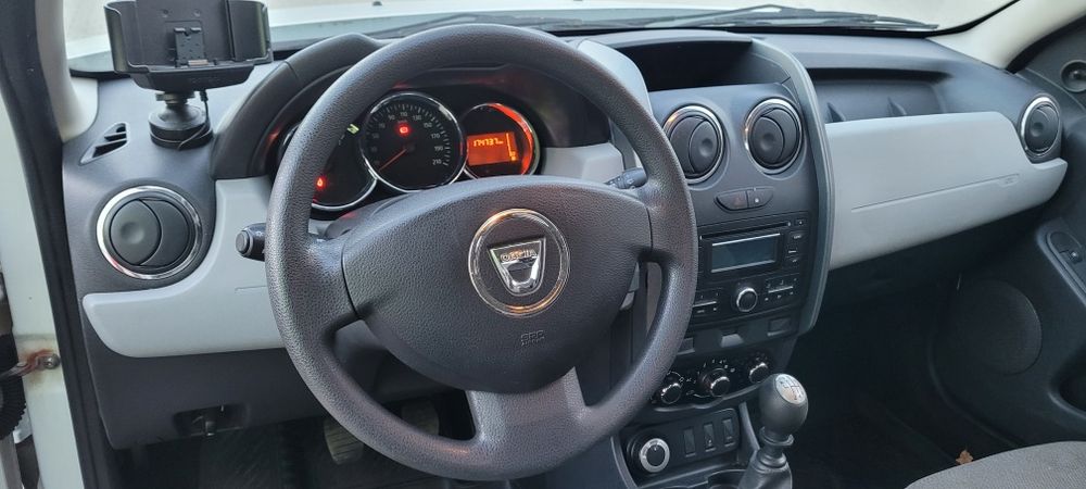 De vânzare dacia duster 1.6 benzina an 2014  4x4    170 000 km