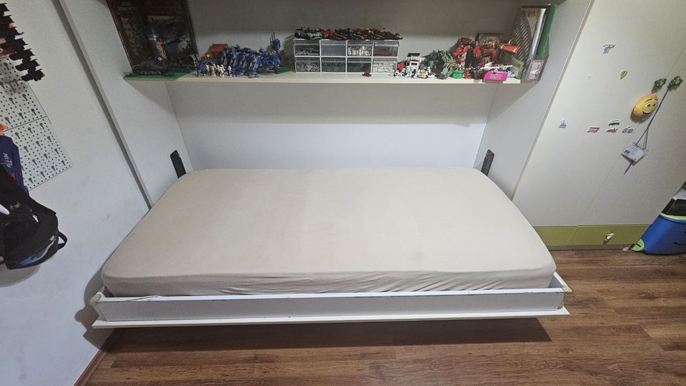 Vand mobila camera copil din MDF cu pat rabatabil pe perete