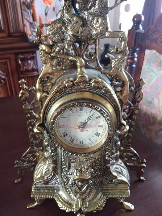 Каминен часовник и два свещника