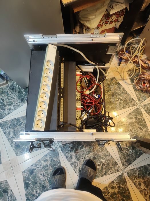 Rack puteri Amplificatoare