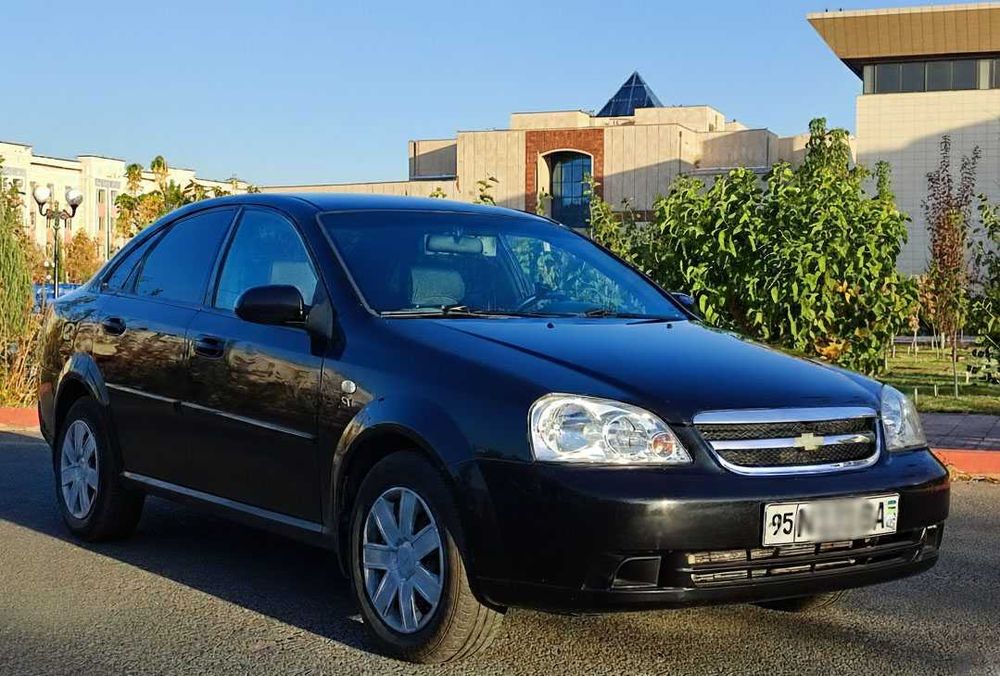 Продается автомобиль Lacetti 1.8