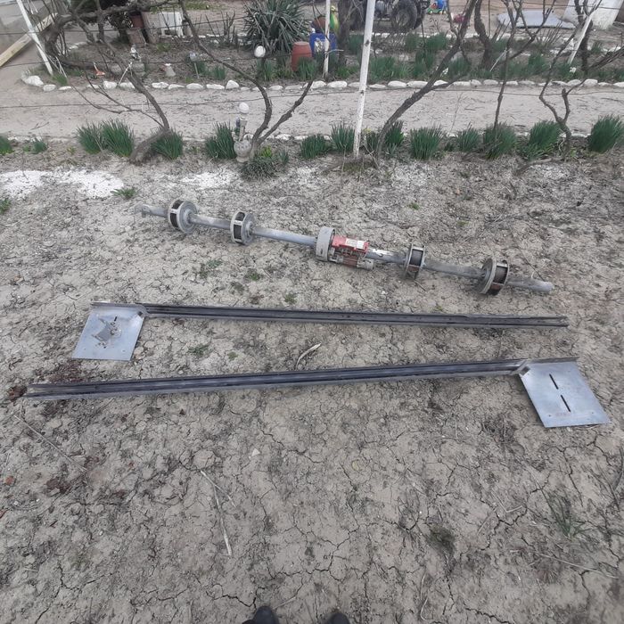 Usa de garaj tip rulou alba din metal