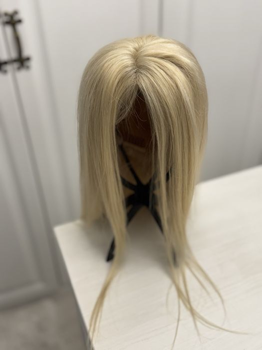 Vând peruca naturala din păr blond