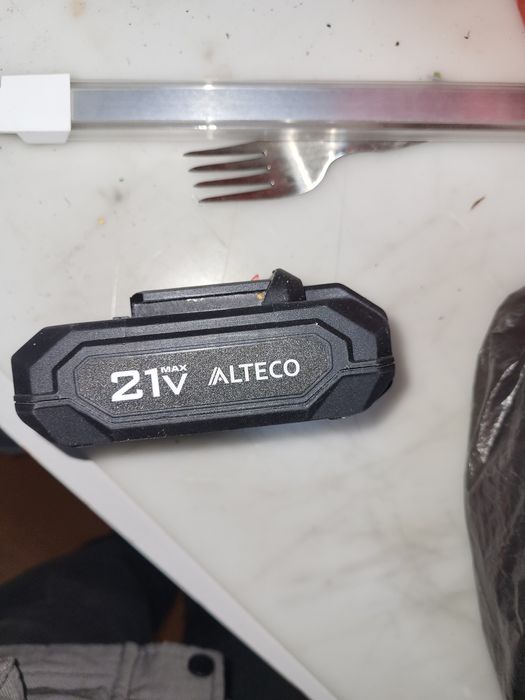 Продам аккумулятор и зарядку