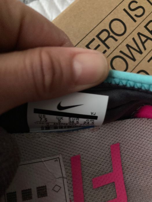 Дамски маратонки Найк и конверс