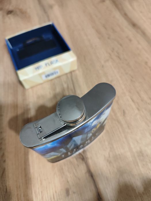 Манерка за алкохол/ метално шише