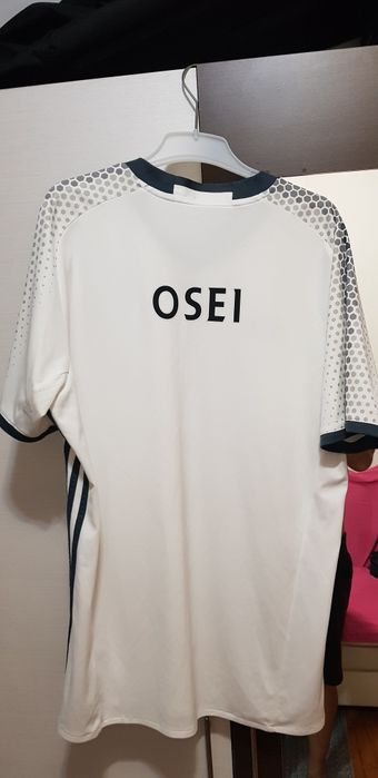 Vand două tricouri adidas si unul puma