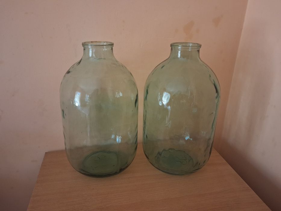 Продам   банки.  10 л.