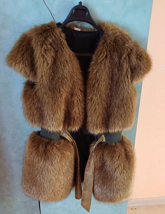 Безрукавка шуба сатылады.