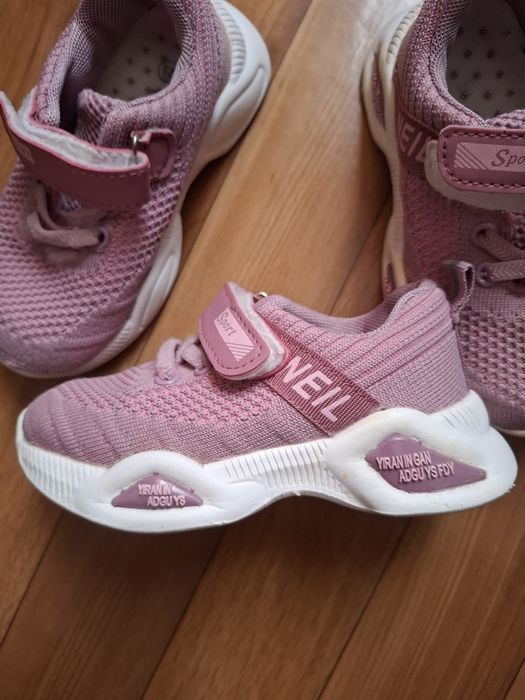 Кроссовки 25 и 26р розовые