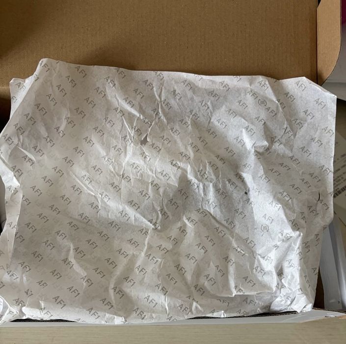 Продам Nike Air Force кроссовки белые 39р