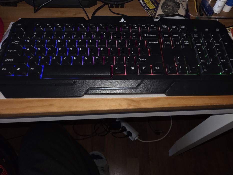 Pachet ofice Monitor Dell 24 Full hd , ips cu difuzoare + Microtower Dell i7 + tastatură gaming luminată + mouse optic
