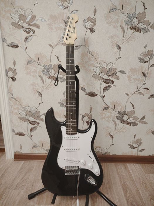 Продам электрогитару б/у