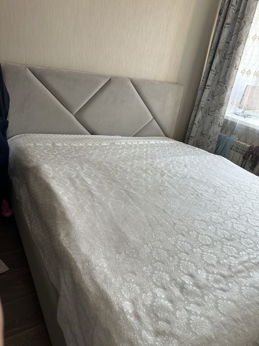 Кровать 180*200 без матраса