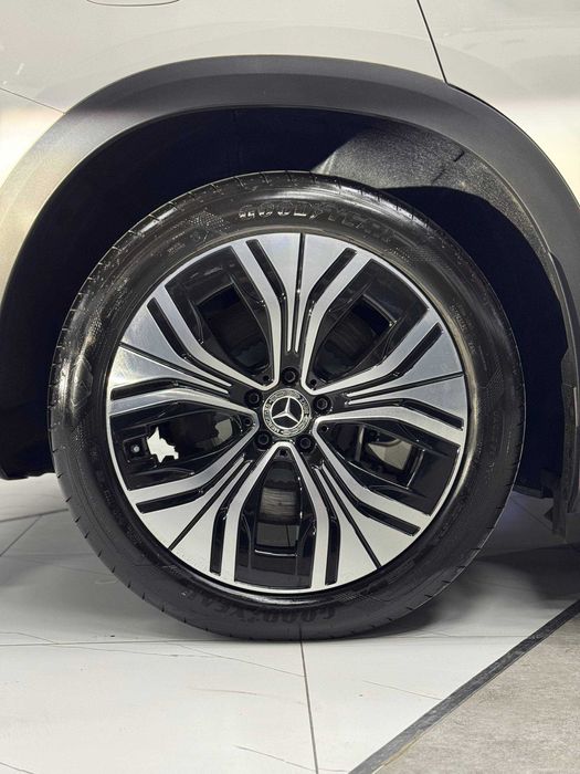 Mercedes bens eqe500 bez probeg v nalichii