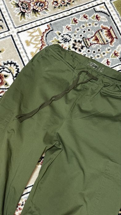 Карго-джогеры в оливковом цвета