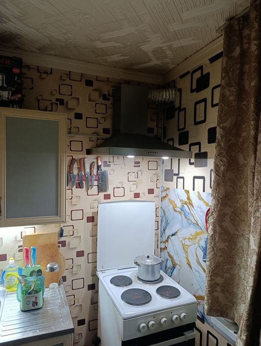 Продам 1 комнатную. 1/1/2  Спутник -8. Дерево. Внутри квартала. Есть Р