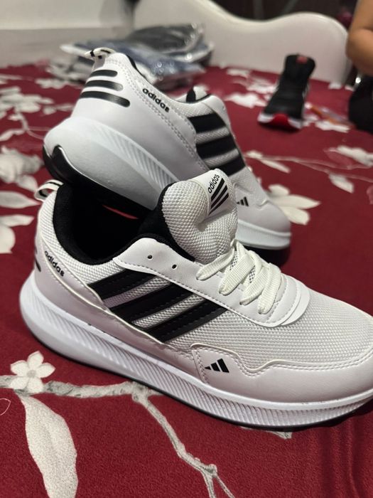 Adidași adidas model nou