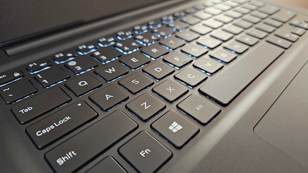 Dell 5481 Intel Quad Core i5/8GB DDR4/Nvidia 2GB/NVME 256GB+HDD 500GB