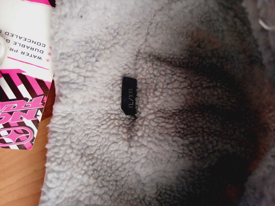 Нови  Комплект Каска  и очила за ски