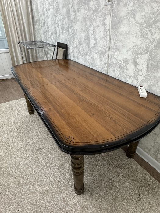 Продается стол для гостинной