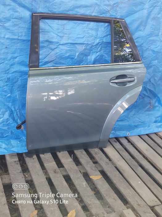 Двери  на    Subaru Outback BR  .