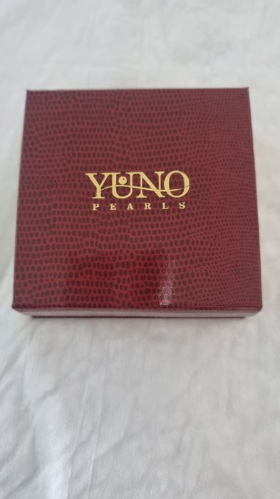 Обеци и гривна , бели плоски перли