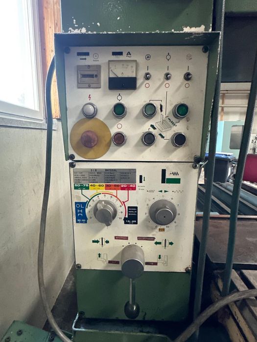fierăstrău vertical AMADA