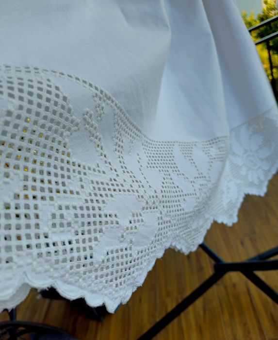 Costum cusut cu ciur