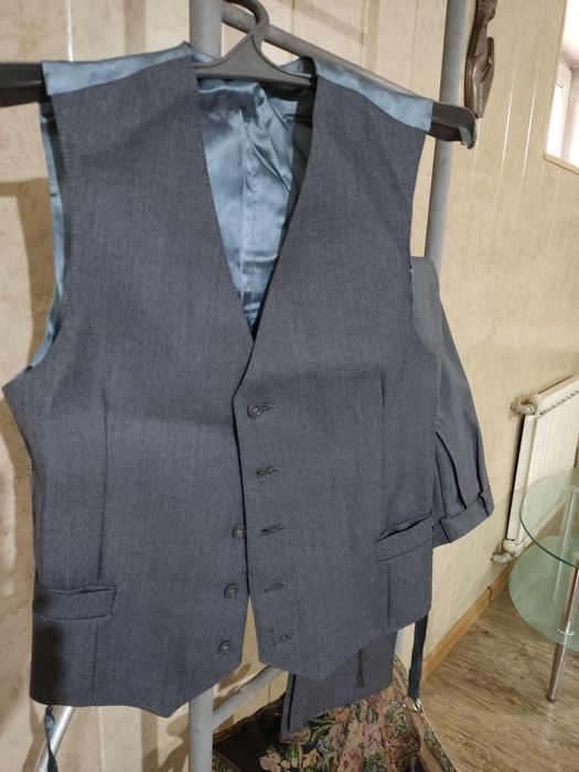 Костюм мужской продам