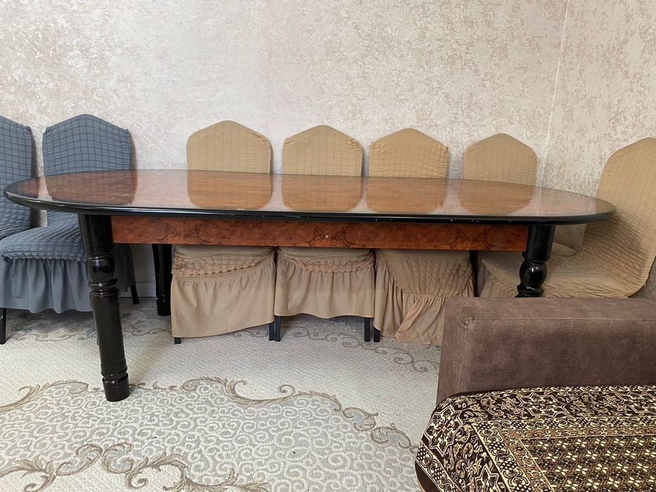 Продам стол для гостинной