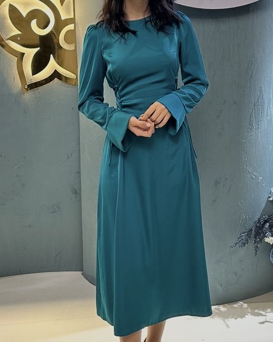 Изумрудное красивое платье