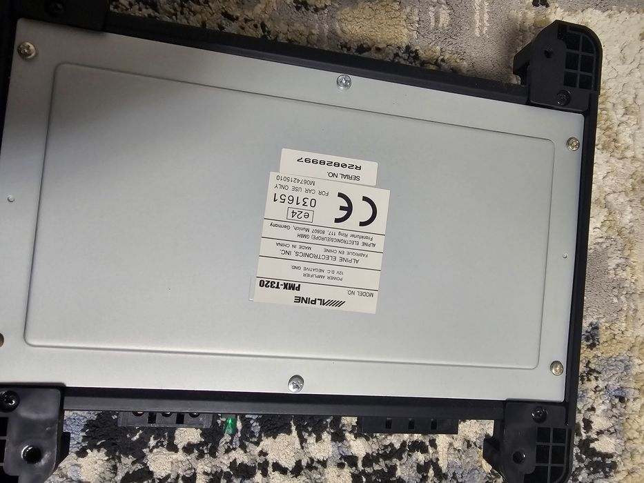 Statie amplificator auto Alpine