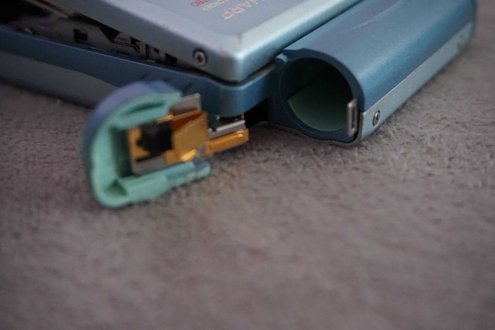 minidisc portabil Sharp MD-MT80 partial functionale
