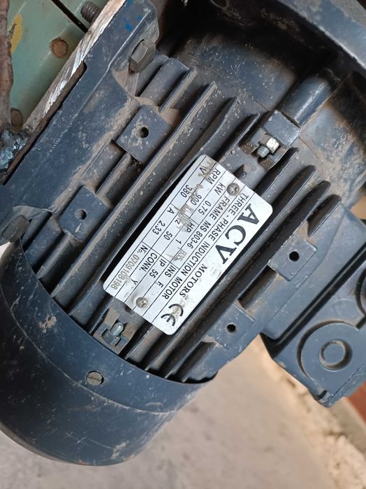 Sverlenniy stanok sotiladi