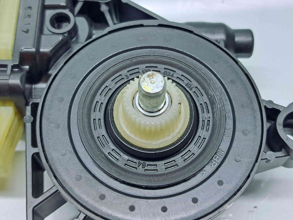 Motoras geam dreapta fata Volkswagen Golf 7 (5G) [Fabr 2014-prezent] 5