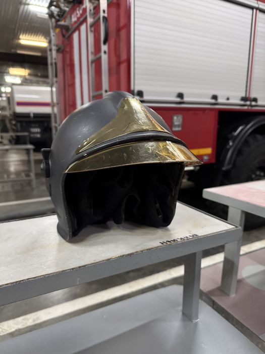 Продам каску пожарного