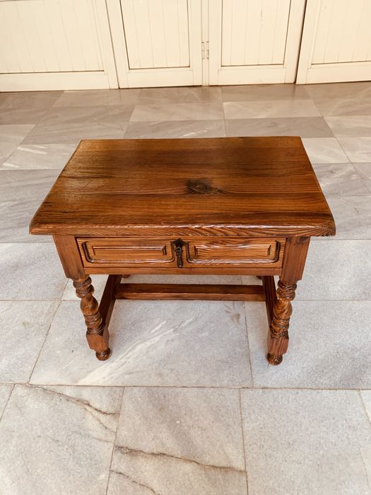 Датска масичка от дърво с малко чекмдже