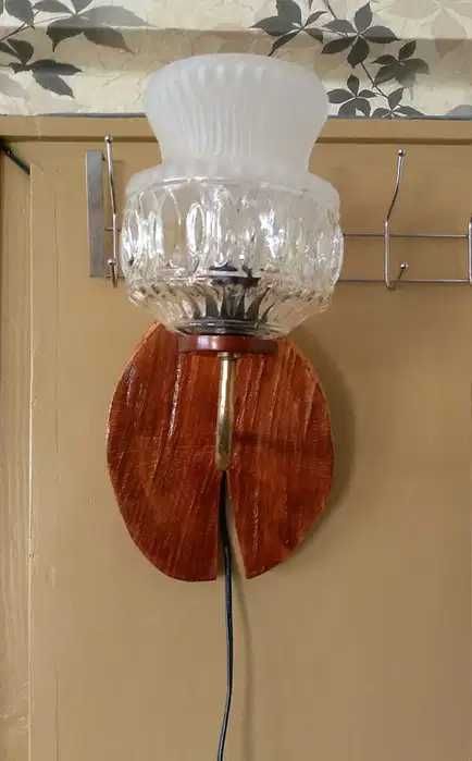 Стенна лампа -абажур