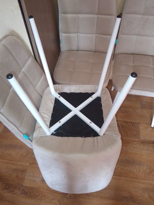 Продам стулья новые 6 шт