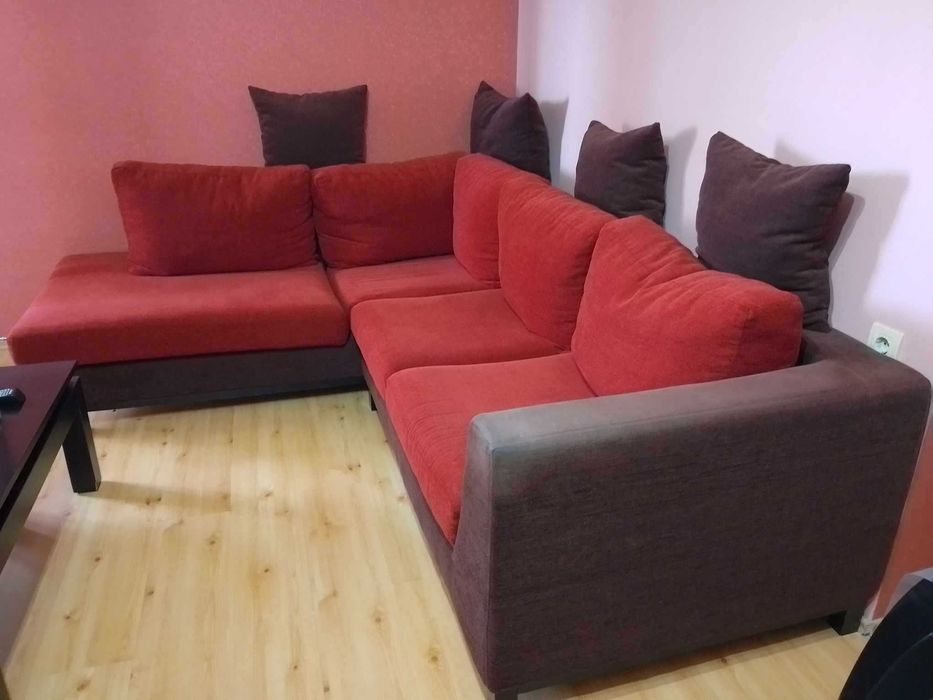 ъглов диван с лежанка,не е разтегателен,ползван,запазен и удобен