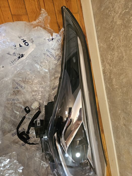 Преден десен фар за Toyota CH-R